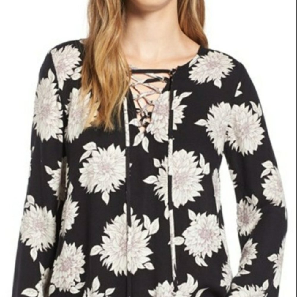 NWT Sun & Shadow floral bell sleeve top size XS